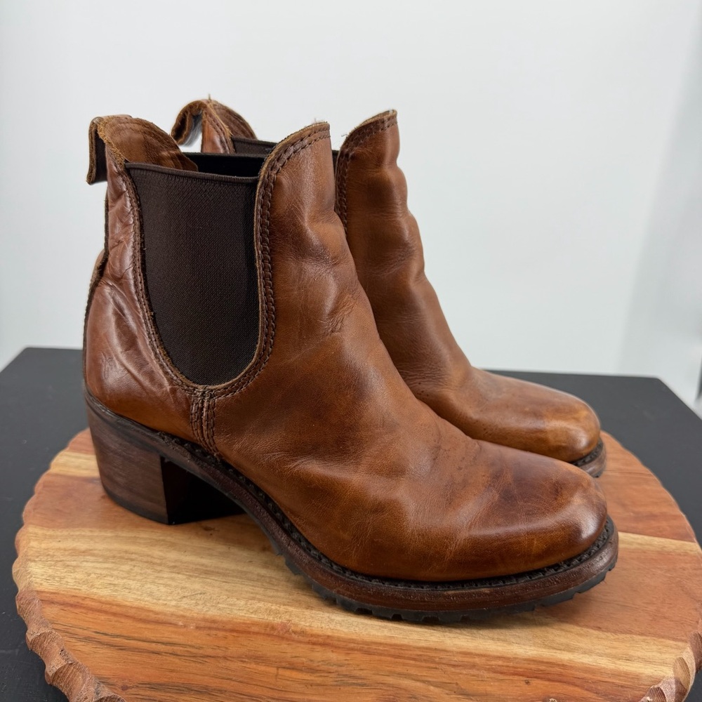 Frye Sabrina Chelsea boots cognac oil-tanned leather elastic‎ gore block heel 8